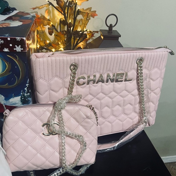 ***AUTHENTIC Chanel Pink Purse ***with matching mini - Picture 2 of 7